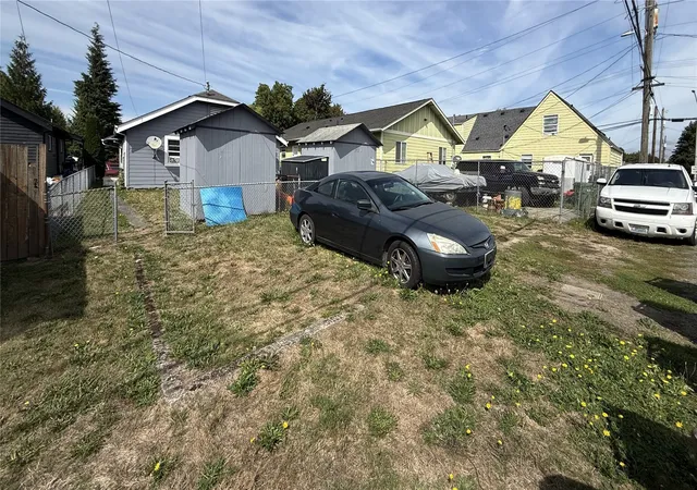 Photo 3 of Multi family home for sale at 350 16th Avenue, Longview, WA 98632 | MLS# NWM2595467 | Listing updated on 2026-10-19