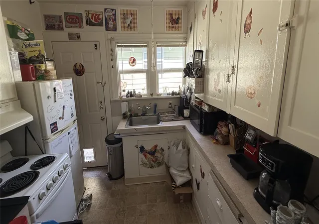 Photo 3 of House for sale at 350 16th Avenue, Longview, WA 98632 | MLS# NWM2595467 | Listing updated on 2026-10-19