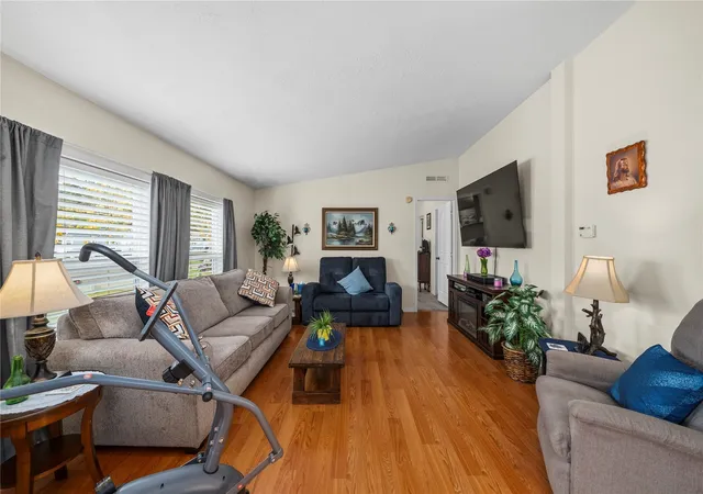 Photo 2 of Manufactured home for sale at 109 Halliday Rd #5, Centralia, WA 98531 | MLS# NWM2595468 | Listing updated on 2026-10-17