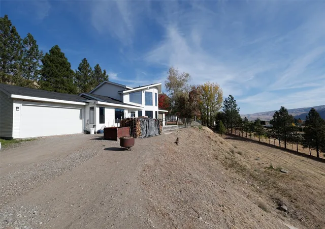 Single family home for sale at 34 Sunrise Hts Rd, Okanogan, WA 98840 | MLS# NWM2595470
