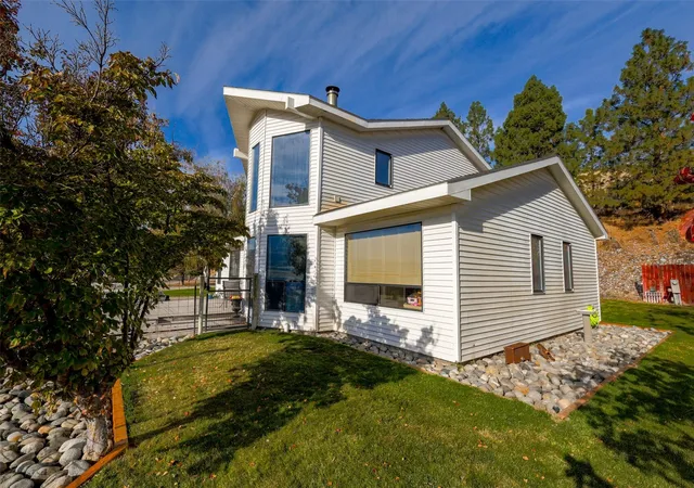 Photo 3 of Single family home for sale at 34 Sunrise Hts Rd, Okanogan, WA 98840 | MLS# NWM2595470 | Listing updated on 2026-10-23