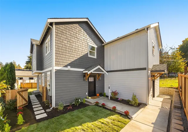 Photo 1 of Townhouse for sale at 6611 Commercial Ave #1, Everett, WA 98203 | MLS# NWM2595475 | Listing updated on 2026-10-28