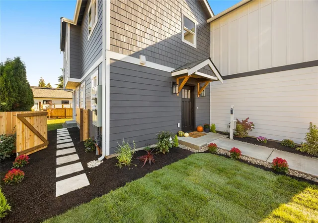 Photo 1 of Townhouse for sale at 6611 Commercial Ave #1, Everett, WA 98203 | MLS# NWM2595475 | Listing updated on 2026-10-28