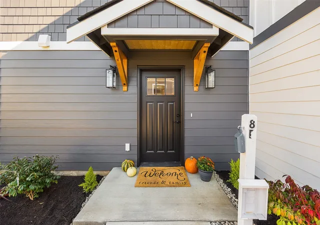 Photo 2 of Townhouse for sale at 6611 Commercial Ave #1, Everett, WA 98203 | MLS# NWM2595475 | Listing updated on 2026-10-28