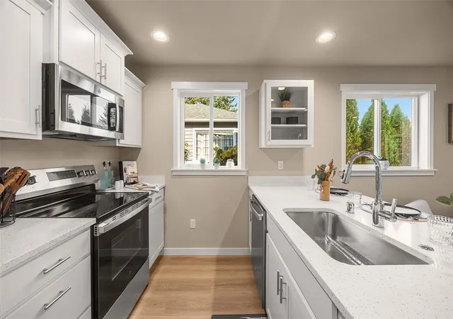Photo 4 of Townhouse for sale at 6611 Commercial Ave #1, Everett, WA 98203 | MLS# NWM2595475 | Listing updated on 2026-10-28
