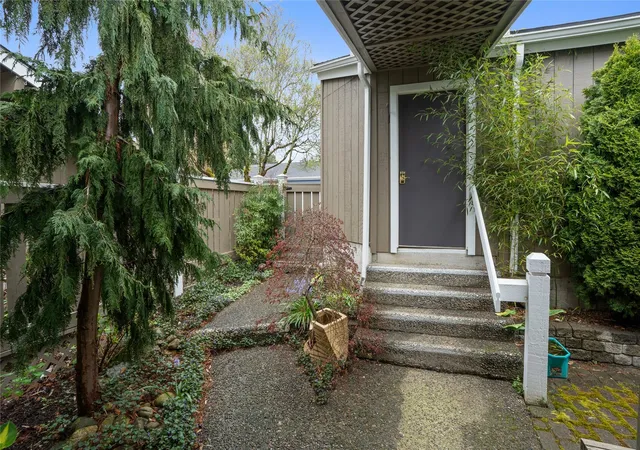 Photo 3 of Townhouse for sale at 3213 Sw 319th Place #19, Federal Way, WA 98023 | MLS# NWM2595495 | Listing updated on 2026-10-22