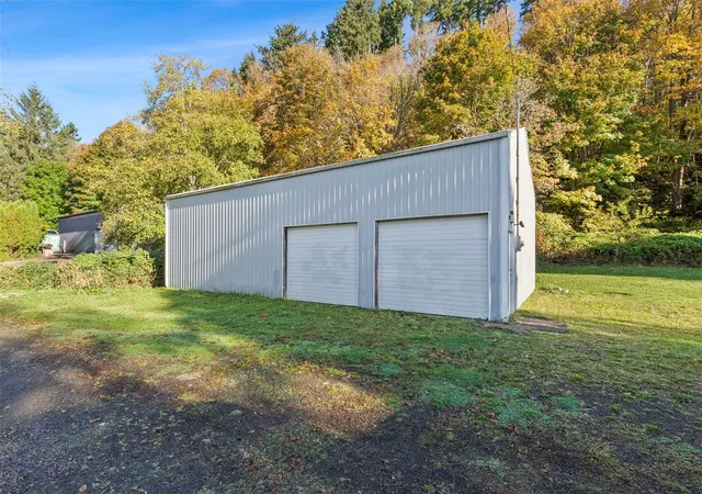 Photo 3 of Sale Pending at 1811 Riverside Ave, Hoquiam, WA 98550 | MLS# NWM2595497 | Listing updated on 2026-10-28