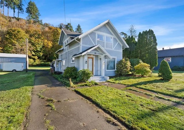 Photo 4 of Sale Pending at 1811 Riverside Ave, Hoquiam, WA 98550 | MLS# NWM2595497 | Listing updated on 2026-10-28