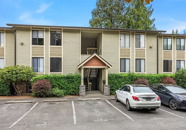 Condo for sale at 11801 100th Avenue NE #A103, Kirkland, WA 98034 | MLS# NWM2595519