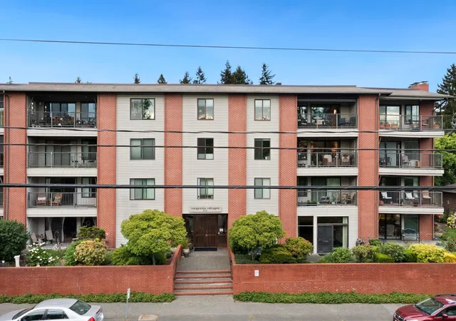 Condo for sale at 2858 32nd Avenue W #106, Seattle, WA 98199 | MLS# NWM2595536