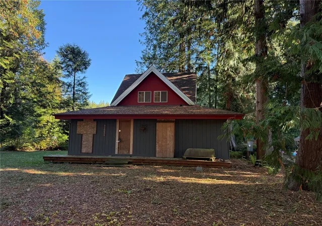 Photo 2 of Single family home for sale at 2735 Fox St, Camano Island, WA 98282 | MLS# NWM2595541 | Listing updated on 2026-10-18