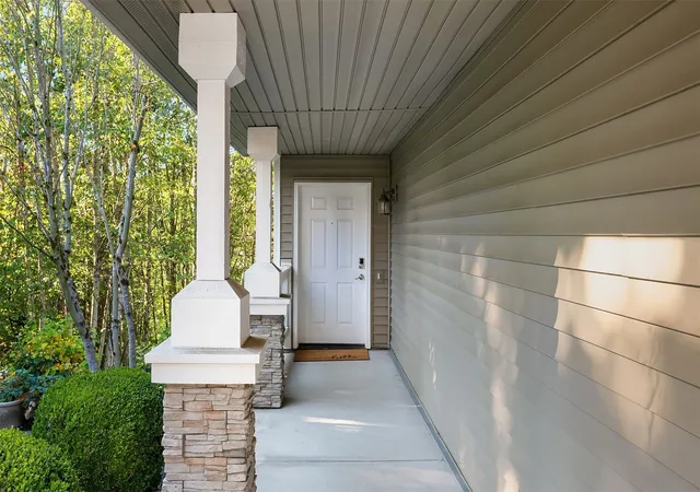 Photo 2 of Townhouse for sale at 6515 Se Cougar Mountain Way #1, Bellevue, WA 98006 | MLS# NWM2595571 | Listing updated on 2026-10-18