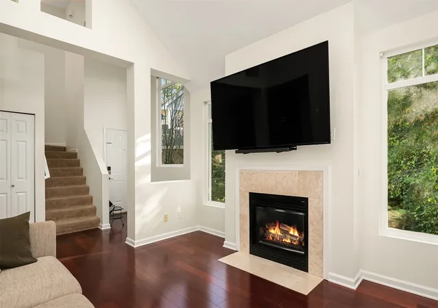 Photo 3 of Townhouse for sale at 6515 SE Cougar Mountain Way #1, Bellevue, WA 98006 | MLS# NWM2595571 | Listing updated on 2026-10-19