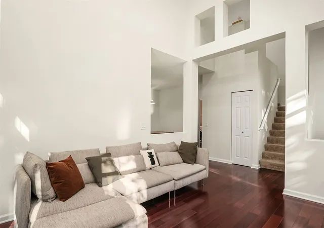 Photo 4 of Townhouse for sale at 6515 SE Cougar Mountain Way #1, Bellevue, WA 98006 | MLS# NWM2595571 | Listing updated on 2026-10-19