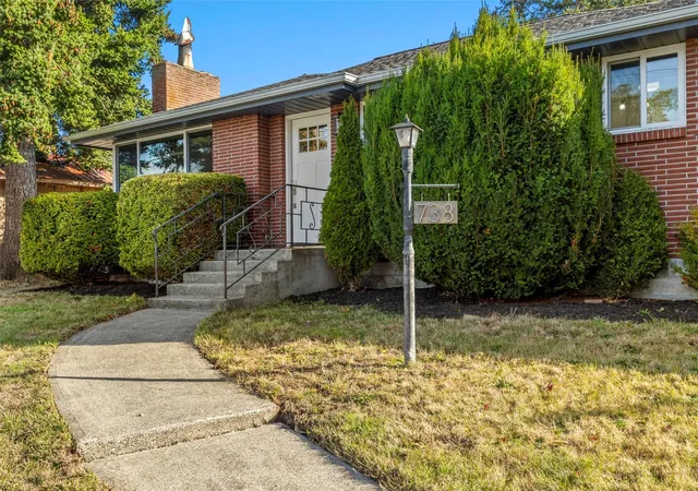Photo 3 of Single family home for sale at 738 NE O'leary St, Oak Harbor, WA 98277 | MLS# NWM2595573 | Listing updated on 2026-10-22