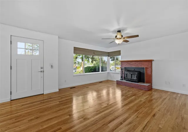 Photo 4 of Single family home for sale at 738 NE O'leary St, Oak Harbor, WA 98277 | MLS# NWM2595573 | Listing updated on 2026-10-22