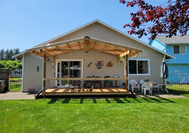 Photo 2 of Single family home for sale at 913 E Galena St, Granite Falls, WA 98252 | MLS# NWM2595601 | Listing updated on 2026-10-20