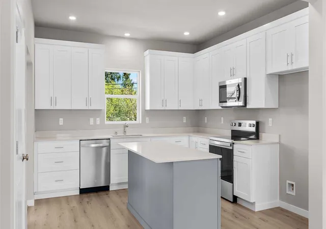 Photo 4 of Single family home for sale at 1122 138th Place SW, Lynnwood, WA 98087 | MLS# NWM2595627 | Listing updated on 2026-10-20