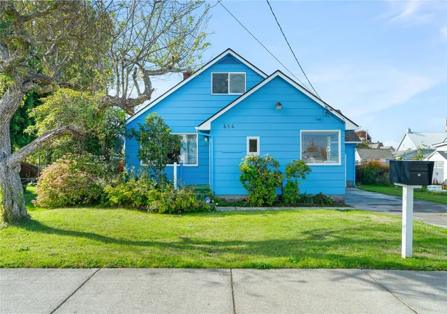 Single family home for sale at 414 J St, Hoquiam, WA 98550 | MLS# NWM2595646