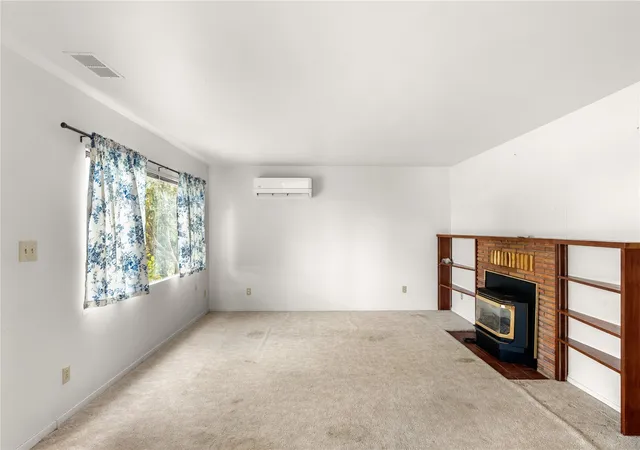 Photo 2 of Single family home for sale at 414 J St, Hoquiam, WA 98550 | MLS# NWM2595646 | Listing updated on 2026-10-22