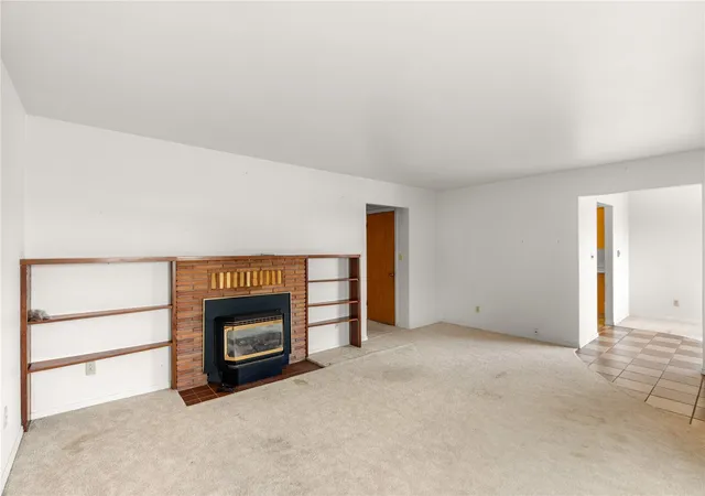 Photo 3 of Single family home for sale at 414 J St, Hoquiam, WA 98550 | MLS# NWM2595646 | Listing updated on 2026-10-22