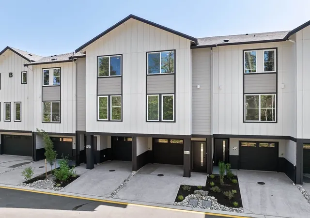 Townhouse for sale at 16202 Manor Way #E5, Lynnwood, WA 98087 | MLS# NWM2595647