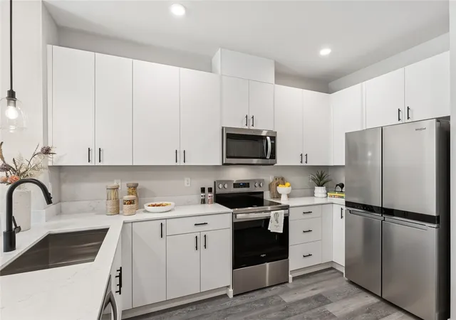 Photo 4 of Townhouse for sale at 16202 Manor Way #E5, Lynnwood, WA 98087 | MLS# NWM2595647 | Listing updated on 2026-10-21