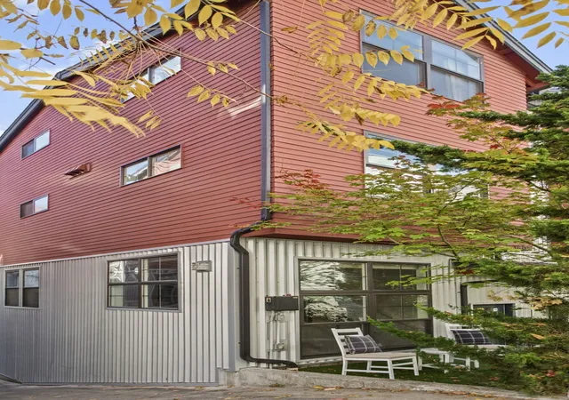Photo 3 of Townhouse for sale at 3607 N Interlake Ave #B, Seattle, WA 98103 | MLS# NWM2595649 | Listing updated on 2026-10-18