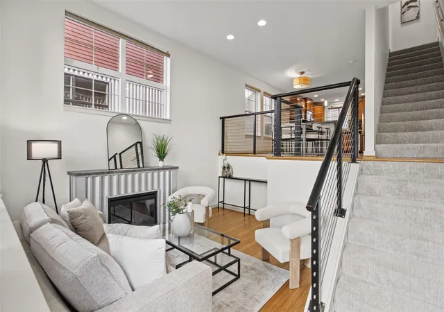 Photo 4 of Townhouse for sale at 3607 N Interlake Ave #B, Seattle, WA 98103 | MLS# NWM2595649 | Listing updated on 2026-10-18