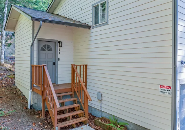 Photo 2 of Single family home for sale at 41 N Lookout Pl, Hoodsport, WA 98548 | MLS# NWM2595652 | Listing updated on 2026-10-18