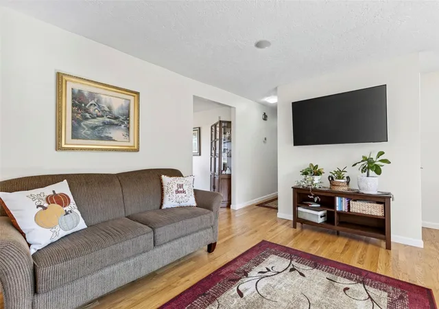 Photo 4 of Single family home for sale at 110 Holly Park St, Longview, WA 98632 | MLS# NWM2595662 | Listing updated on 2026-10-18