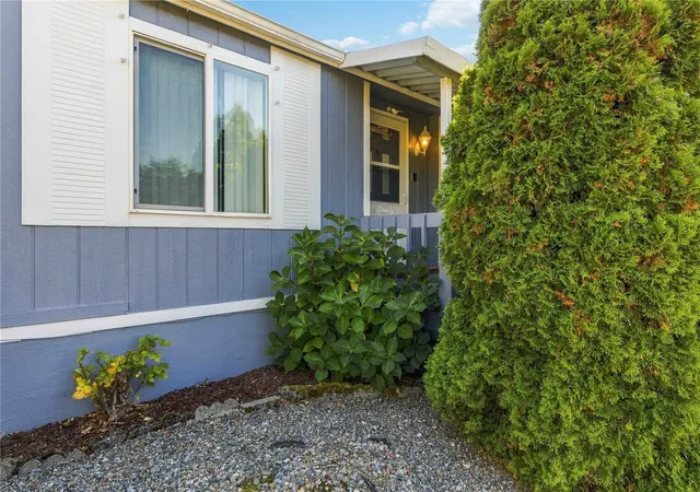 Photo 3 of Manufactured home for sale at 2504 S 371st Street, Federal Way, WA 98003 | MLS# NWM2595676 | Listing updated on 2026-10-27