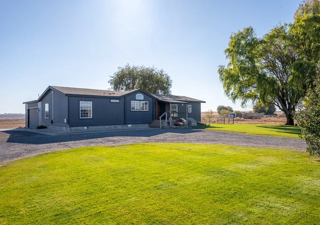 Manufactured home for sale at 17747 Road 3 SE, Moses Lake, WA 98837 | MLS# NWM2595678