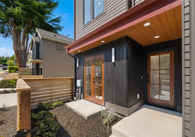 Photo 1 of Townhouse for sale at 270 Fulton St, Seattle, WA 98109 | MLS# NWM2595689 | Listing updated on 2026-10-18