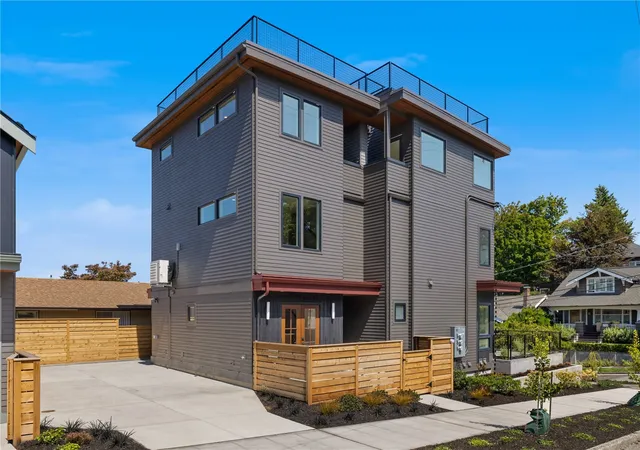 Photo 3 of Townhouse for sale at 270 Fulton St, Seattle, WA 98109 | MLS# NWM2595689 | Listing updated on 2026-10-18