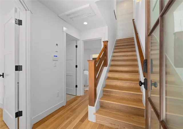 Photo 4 of Townhouse for sale at 270 Fulton St, Seattle, WA 98109 | MLS# NWM2595689 | Listing updated on 2026-10-18