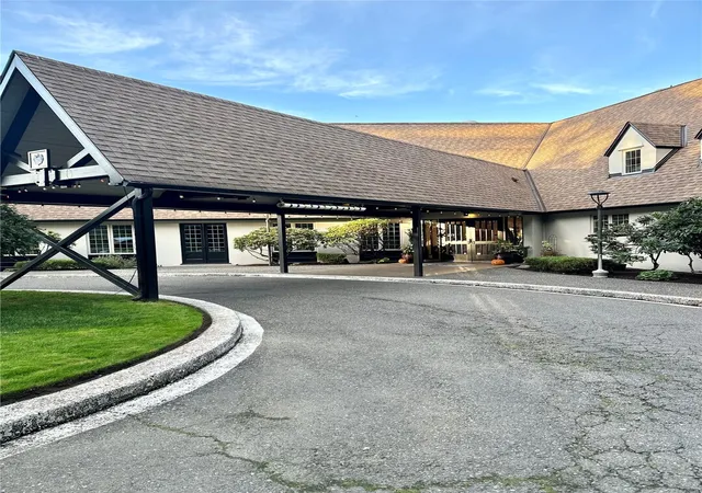 Photo 3 of Condo for sale at 10923 Glen Acres Dr S #C, Seattle, WA 98168 | MLS# NWM2595691 | Listing updated on 2026-10-22