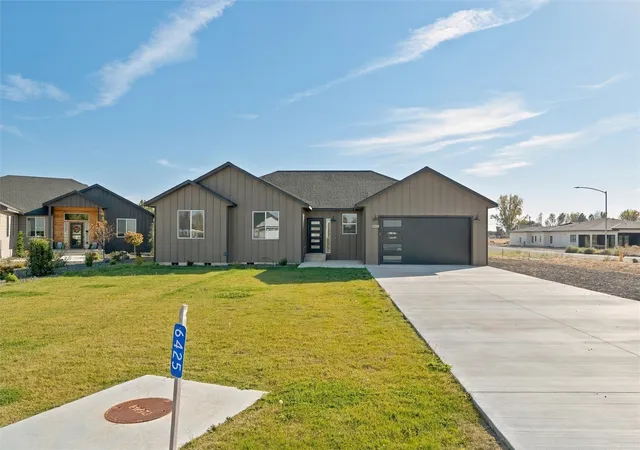 Photo 1 of Single family home for sale at 6425 NE 215 Rd, Moses Lake, WA 98837 | MLS# NWM2595702 | Listing updated on 2026-10-19