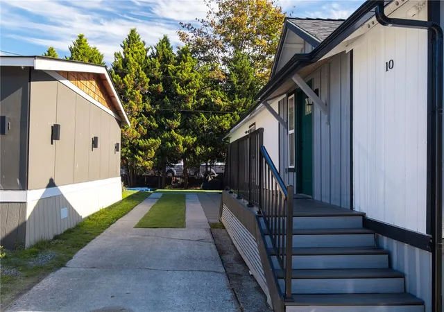 Photo 2 of Manufactured home for sale at 11100 92nd Street Se #10, Snohomish, WA 98290 | MLS# NWM2595720 | Listing updated on 2026-10-19