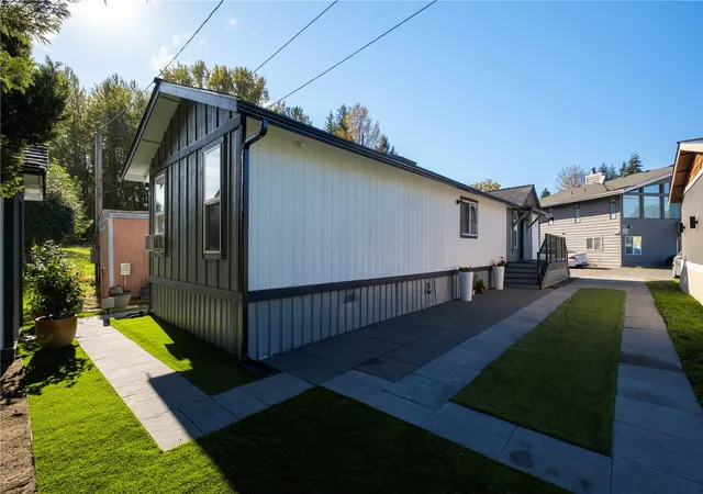 Photo 3 of Manufactured home for sale at 11100 92nd Street Se #10, Snohomish, WA 98290 | MLS# NWM2595720 | Listing updated on 2026-10-19