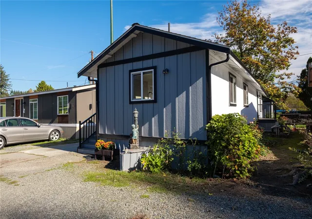 Photo 3 of Manufactured home for sale at 11100 92nd Street SE #10, Snohomish, WA 98290 | MLS# NWM2595720 | Listing updated on 2026-10-19