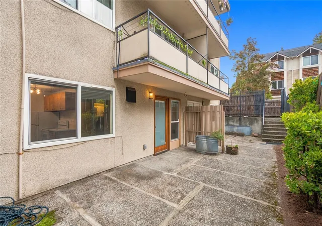 Photo 4 of Multi family home for sale at 4001 NE 50th Street, Seattle, WA 98105 | MLS# NWM2595724 | Listing updated on 2026-10-19