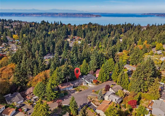 Photo 4 of Single family home for sale at 30325 9th Avenue S, Federal Way, WA 98003 | MLS# NWM2595725 | Listing updated on 2026-10-20