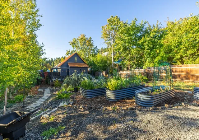 Photo 3 of Single family home for sale at 103 W Hoffmanville Ave, Roslyn, WA 98941 | MLS# NWM2595728 | Listing updated on 2026-10-30