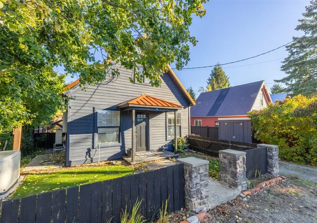 Single family home for sale at 103 W Hoffmanville Ave, Roslyn, WA 98941 | MLS# NWM2595728
