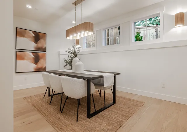 Photo 3 of Townhouse for sale at 11814 Ne   11810 103rd Pl, Kirkland, WA 98033 | MLS# NWM2595744 | Listing updated on 2026-10-18