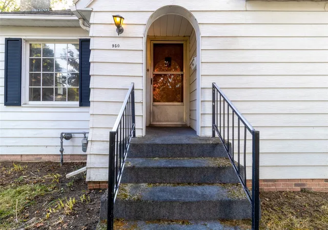 Photo 1 of Single family home for sale at 950 Francis Ave, Walla Walla, WA 99362 | MLS# NWM2595749 | Listing updated on 2026-10-23