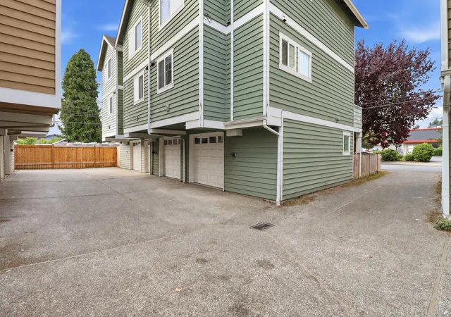 Photo 4 of Townhouse for sale at 8504 Nesbit Ave N, Seattle, WA 98103 | MLS# NWM2595755 | Listing updated on 2026-10-21