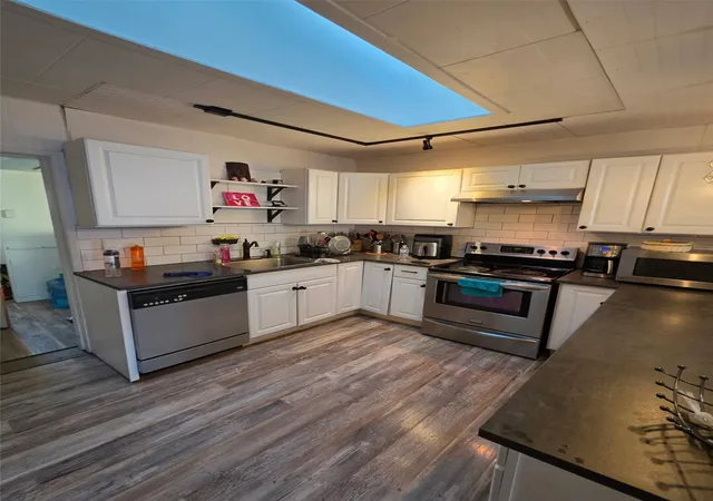 Photo 3 of Single family home for sale at 229 Pike St Ne, Auburn, WA 98002 | MLS# NWM2595765 | Listing updated on 2026-10-18