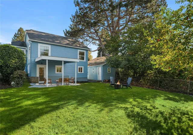 Photo 2 of Single family home for sale at 5525 30th Avenue NE, Seattle, WA 98105 | MLS# NWM2595776 | Listing updated on 2026-10-28